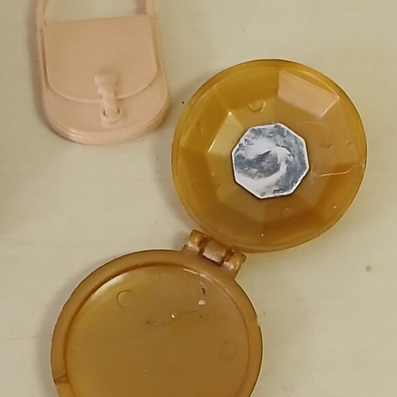 Pocahontas doll with accessories - Picture 7 of 7